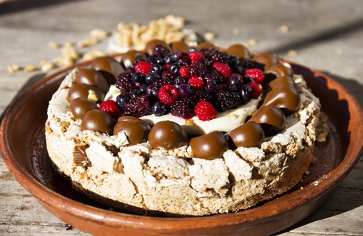 TORTA NUEZ Y FRUTOS ROJOS